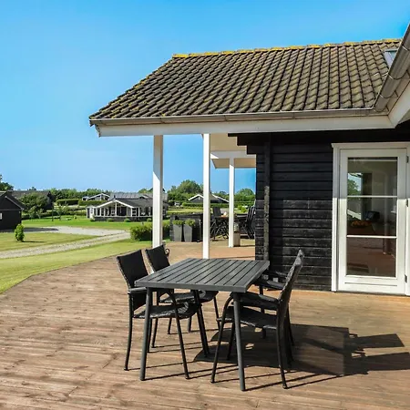 Дом отдыха Awesome Home In Rudkobing With Sauna Spodsbjerg