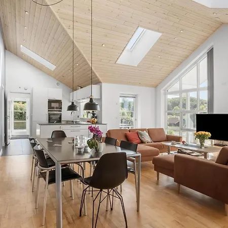 Prázdninový dům Four-bedroom In Rudkobing *