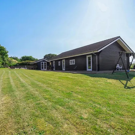 Four-bedroom In Rudkobing Spodsbjerg
