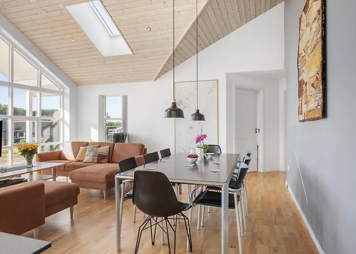 Four-bedroom In Rudkobing * Spodsbjerg